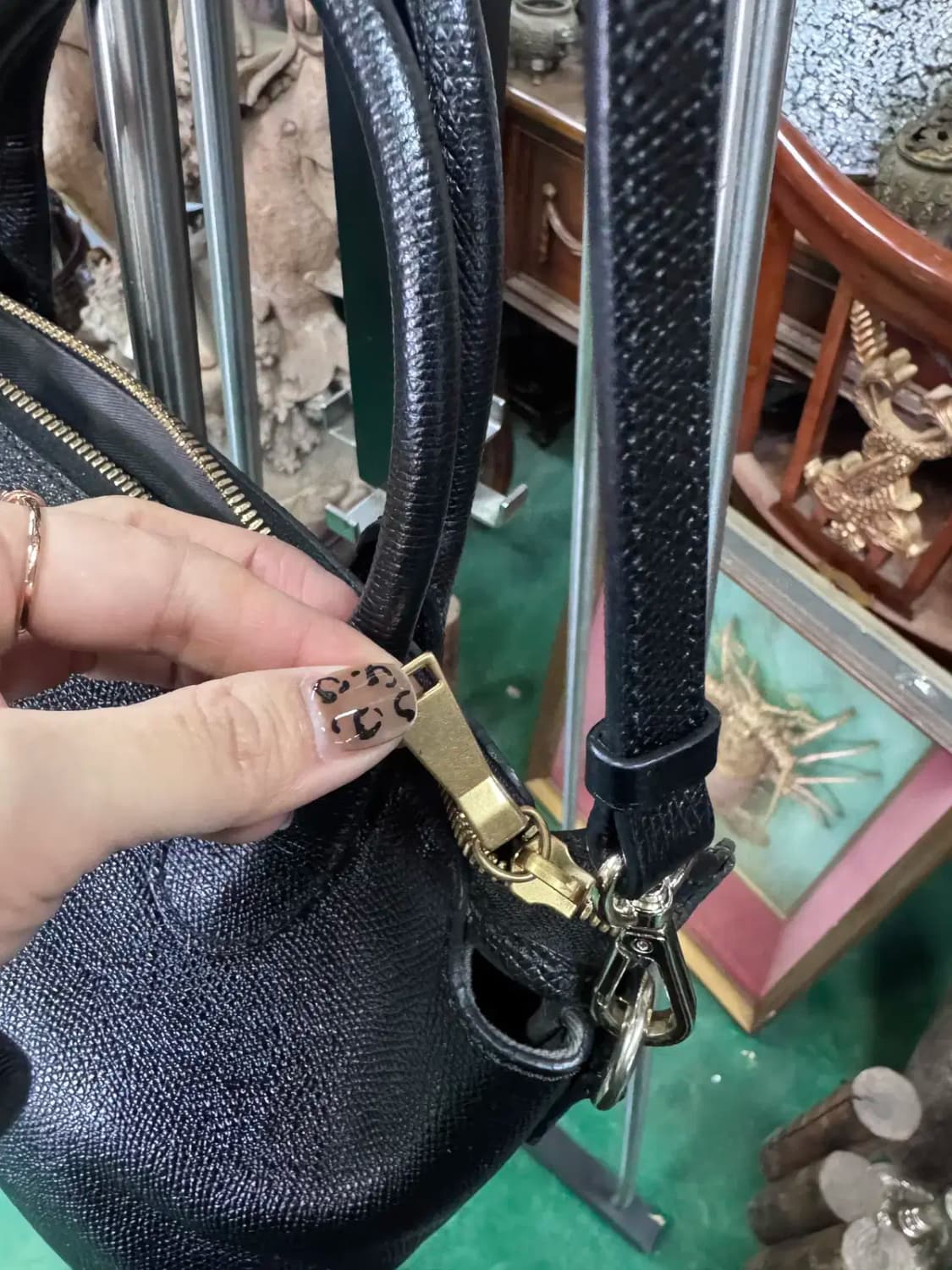 제이에스티나 J.ESTINA 블랙 여성 크로스 숄더백 상품이미지7