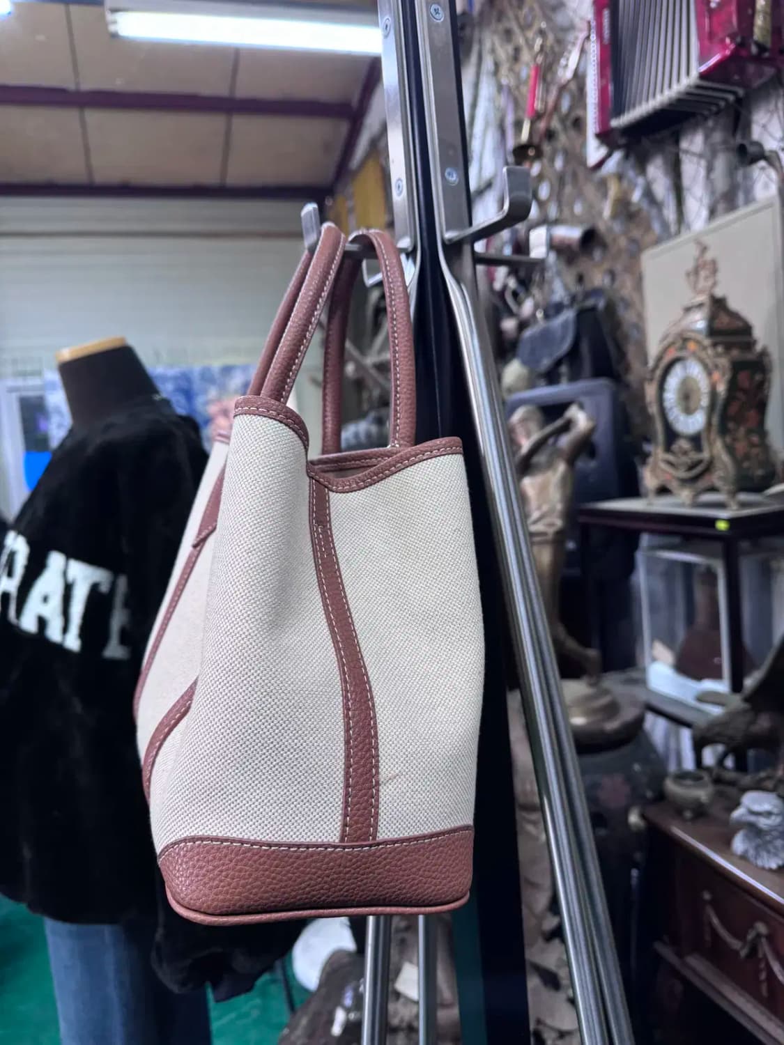 가이거 가든스 (GEIGER) 인조 가죽 배색 여성 사각 도트백 상품이미지7