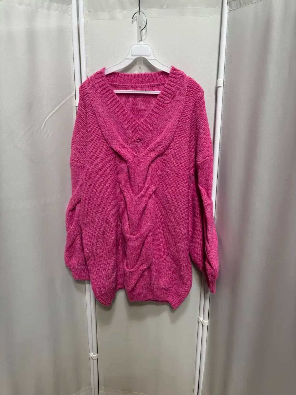 루즈핏 핫핑크 브이넥 니트 스웨터 상품이미지1