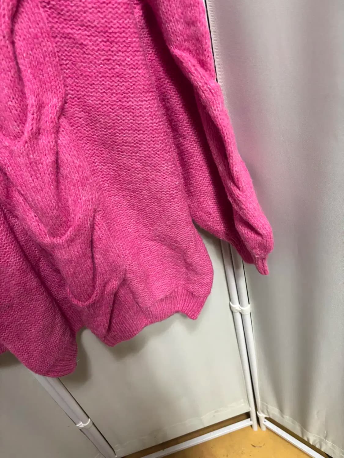 루즈핏 핫핑크 브이넥 니트 스웨터 상품이미지3