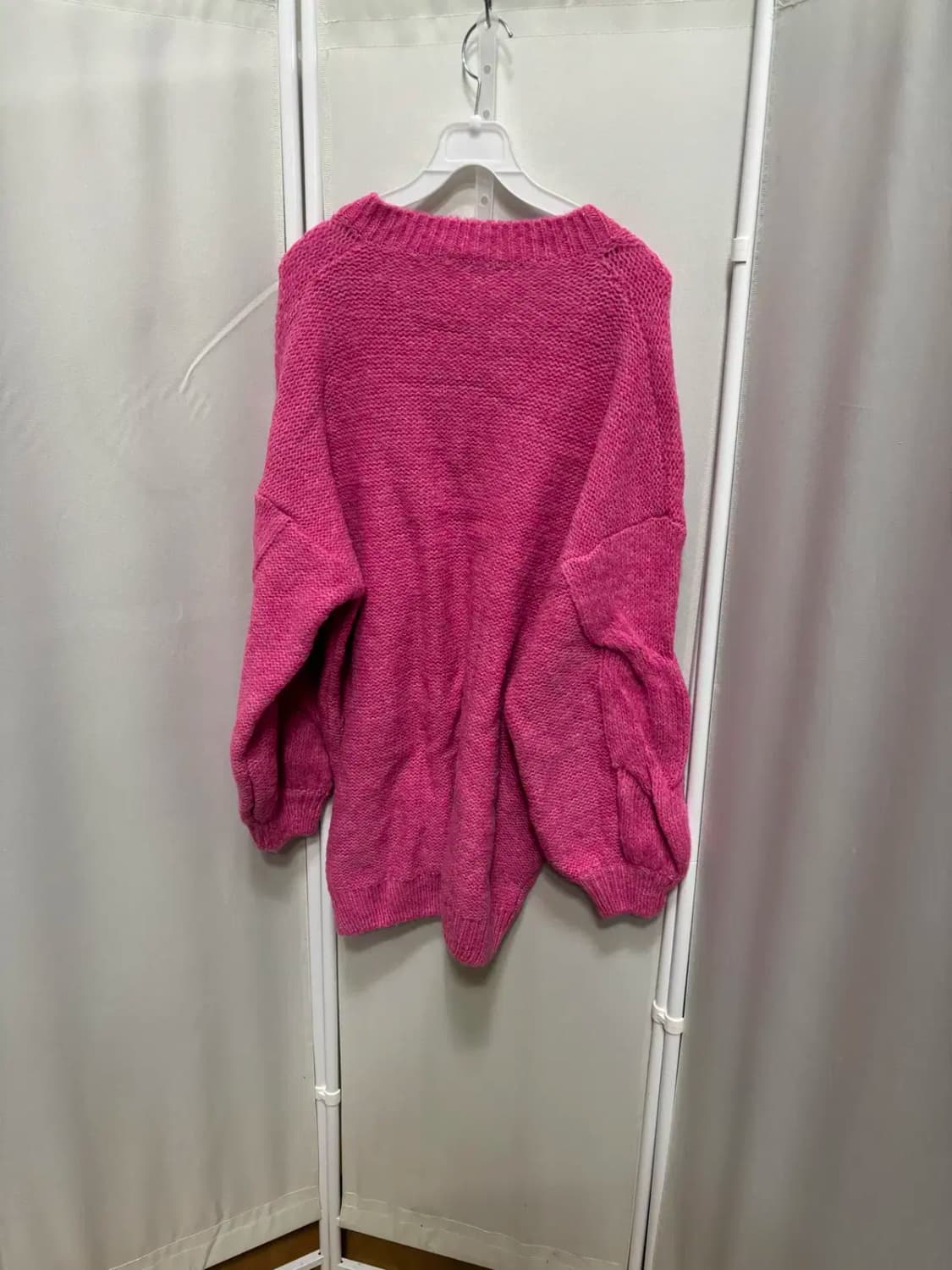 루즈핏 핫핑크 브이넥 니트 스웨터 상품이미지4