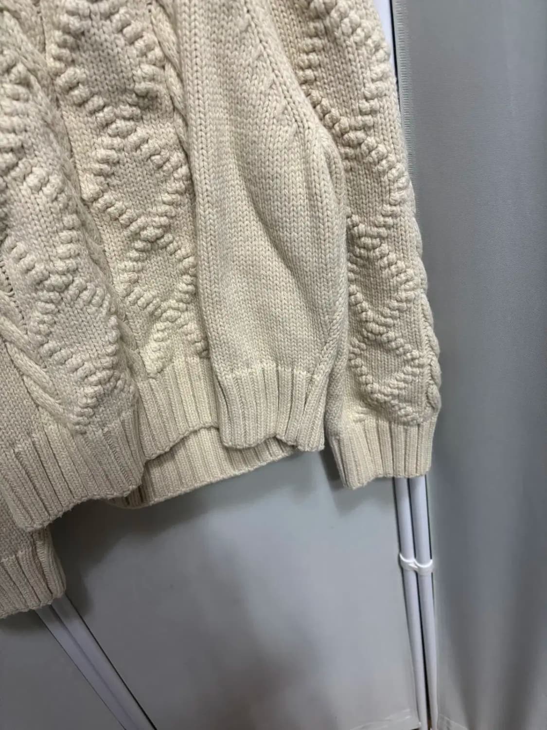 라운드 넥 도톰한 니트 스웨터 상품이미지3