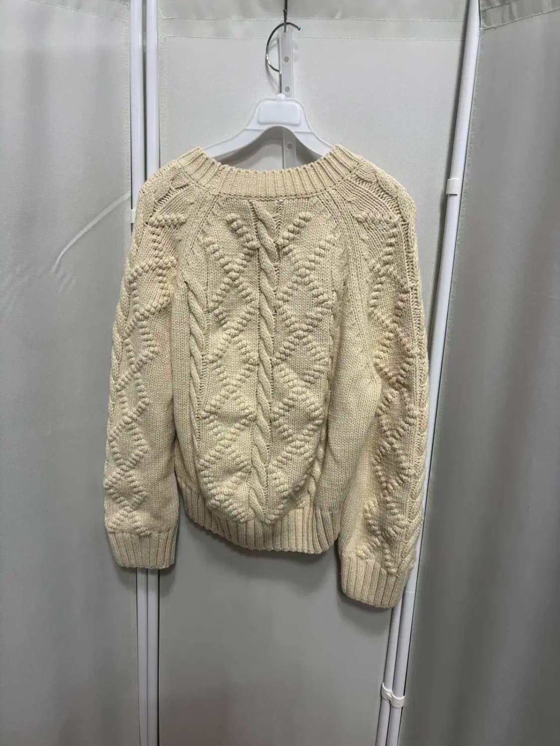 라운드 넥 도톰한 니트 스웨터 상품이미지4