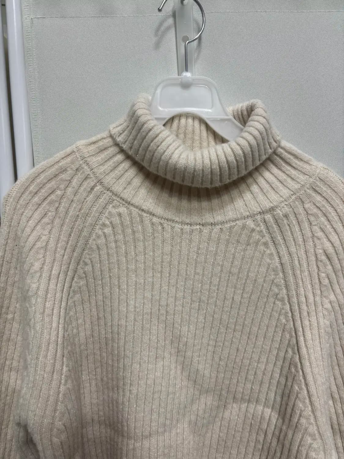 어반 그레이 목폴라 펄 테틀넥 니트 스웨터 상품이미지2