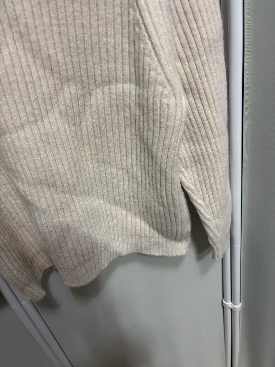 어반 그레이 목폴라 펄 테틀넥 니트 스웨터 상품이미지3