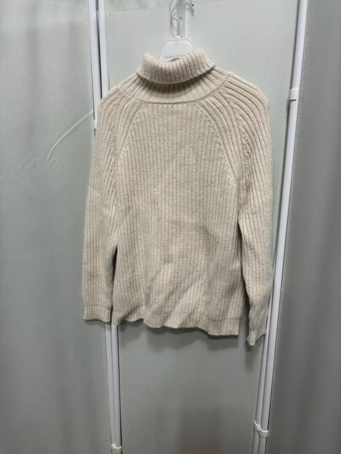 어반 그레이 목폴라 펄 테틀넥 니트 스웨터 상품이미지4