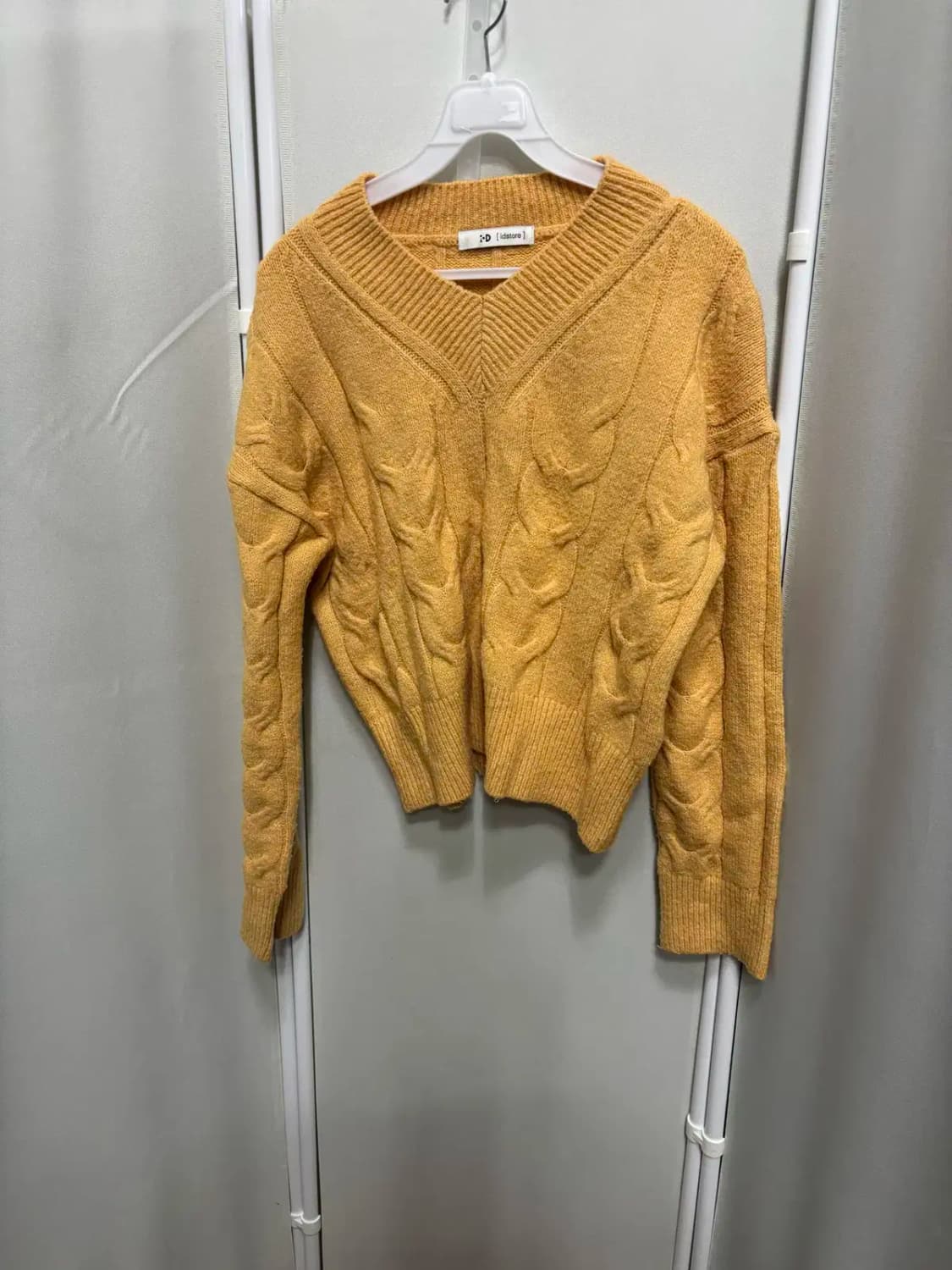 아이디 스토어 브이넥 꽈배기 무늬 니트 스웨터 상품이미지1