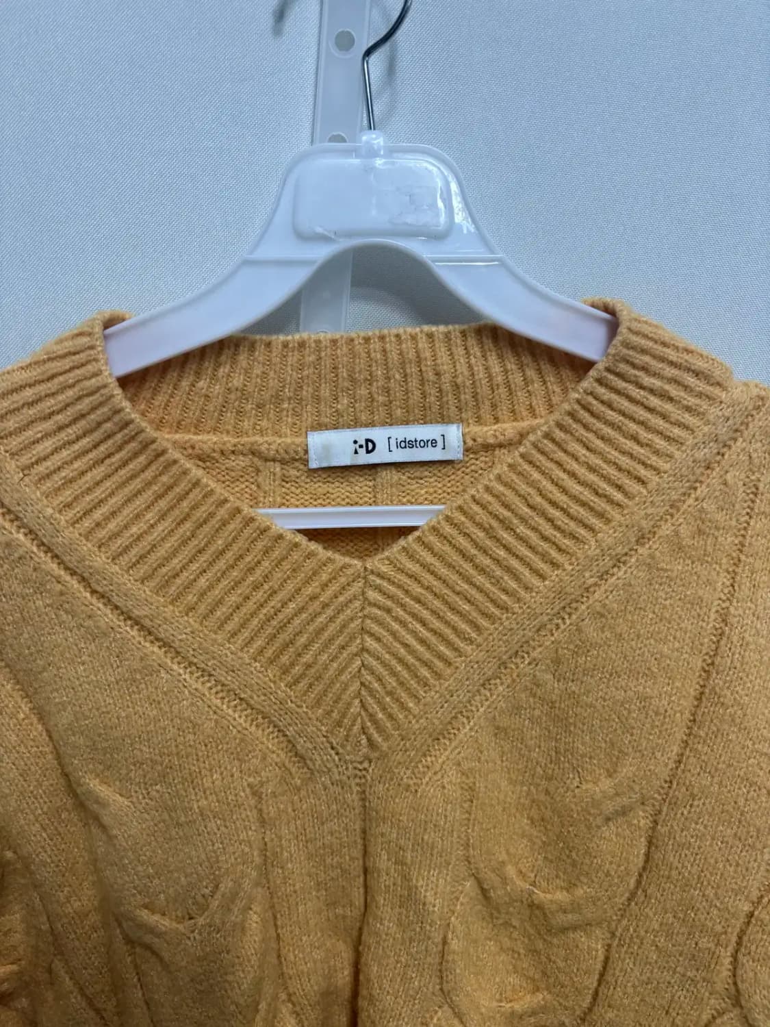 아이디 스토어 브이넥 꽈배기 무늬 니트 스웨터 상품이미지2