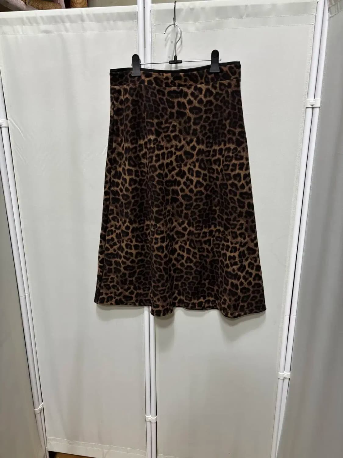 올리브 그린 안감 기모 호피 무늬 롱 스커트 상품이미지1