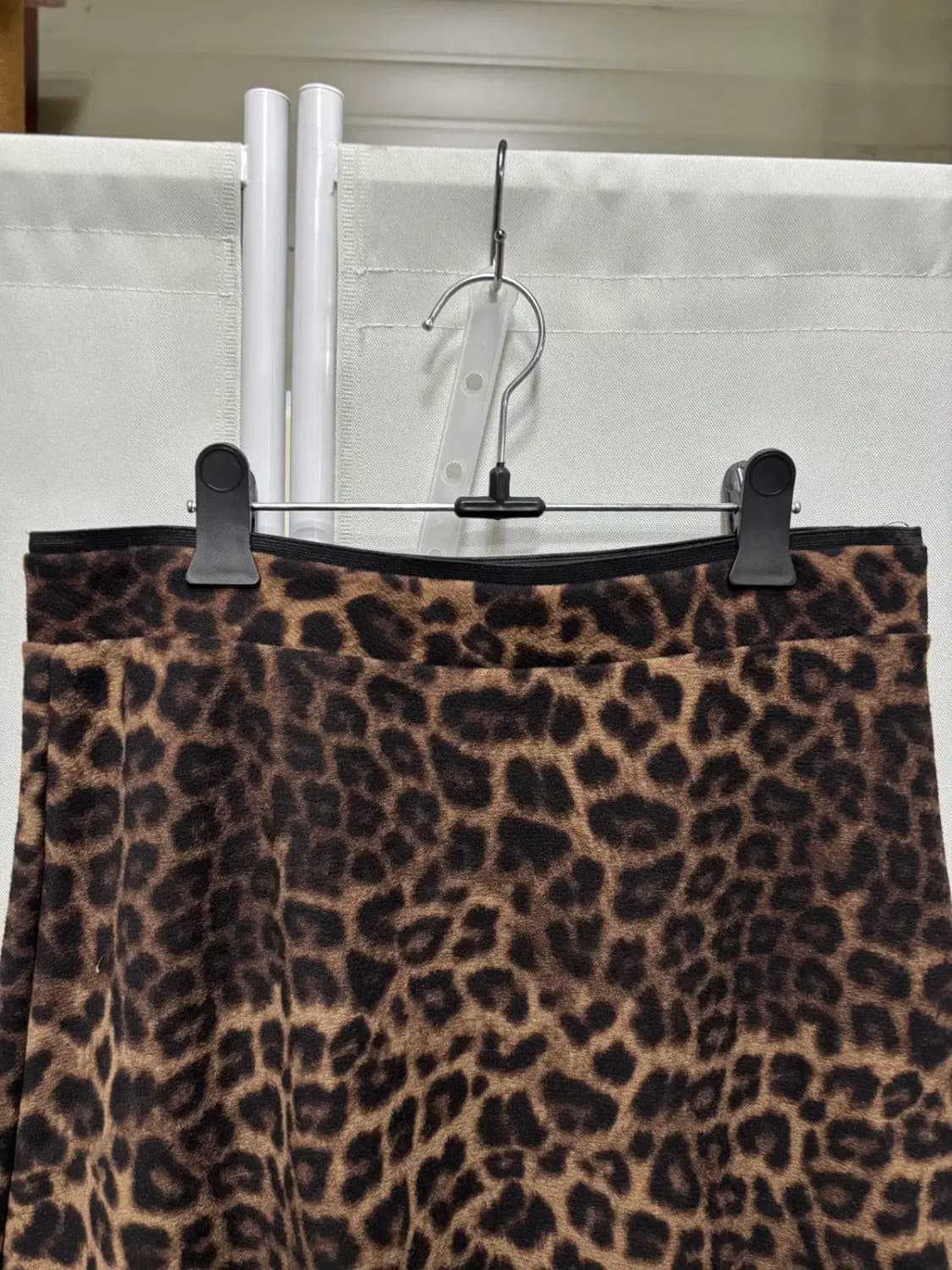 올리브 그린 안감 기모 호피 무늬 롱 스커트 상품이미지2