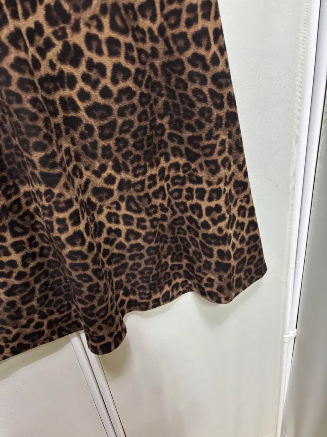 올리브 그린 안감 기모 호피 무늬 롱 스커트 상품이미지3