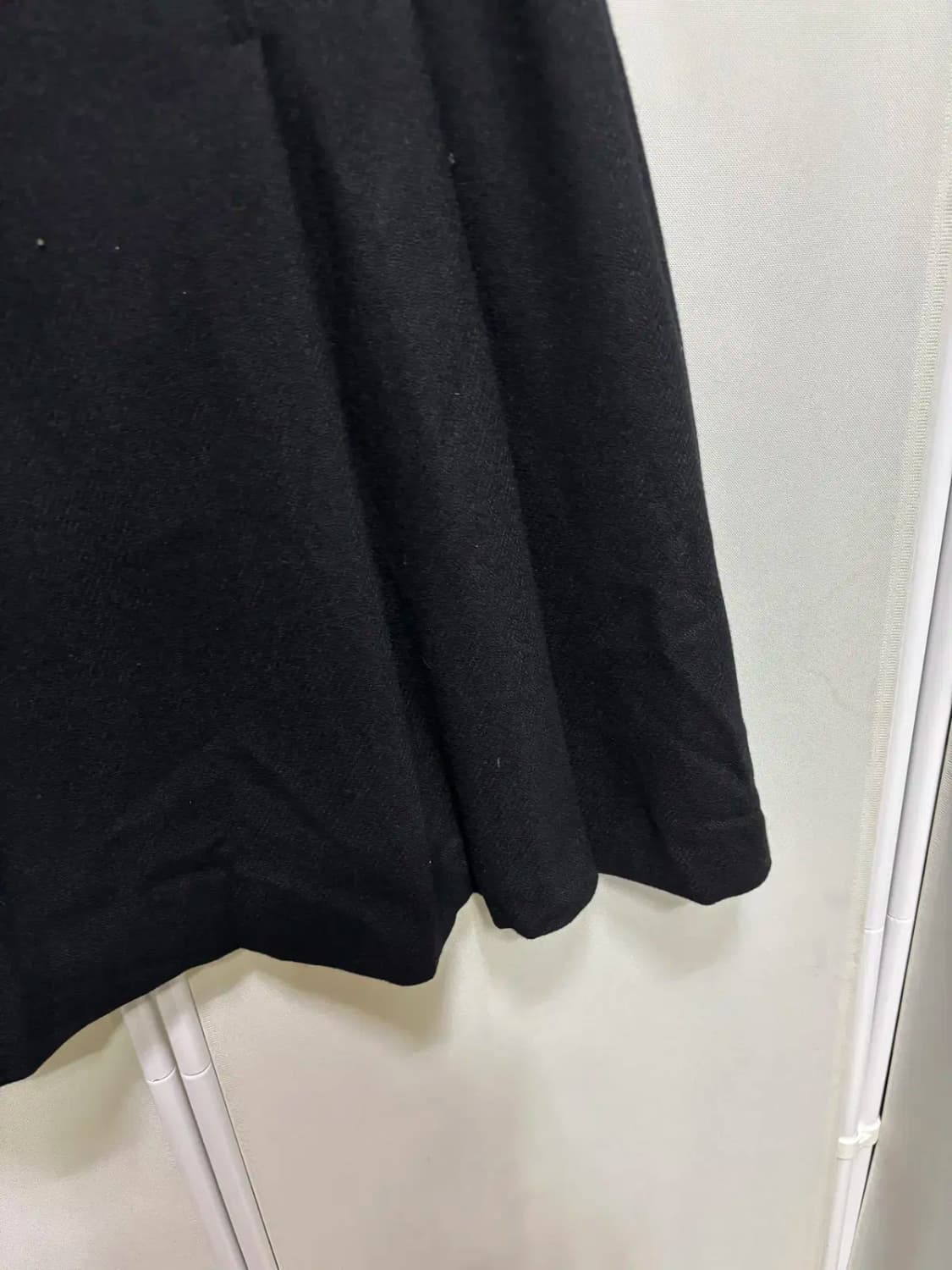 위드윤 원 핀턱 블랙 모직 치마 S 상품이미지3