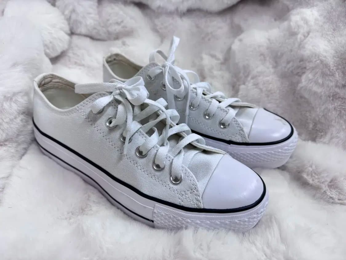 캔버스 척 테일러 올스타 리프트 로우 화이트 스니커즈 상품이미지1