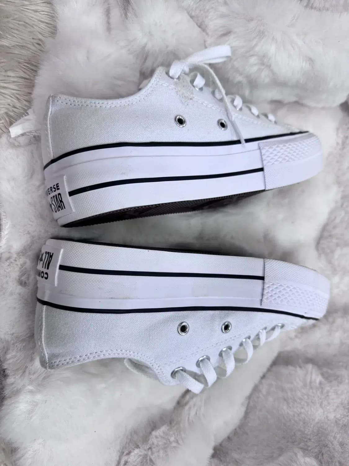 캔버스 척 테일러 올스타 리프트 로우 화이트 스니커즈 상품이미지2