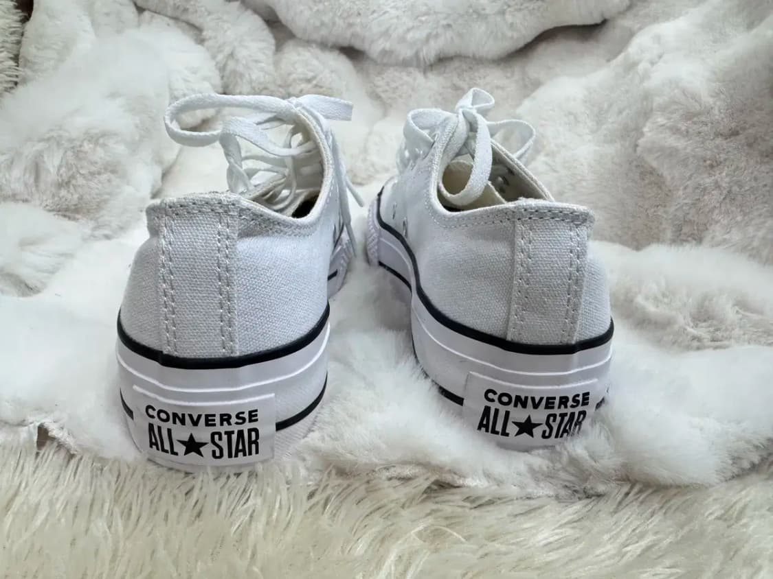 캔버스 척 테일러 올스타 리프트 로우 화이트 스니커즈 상품이미지4