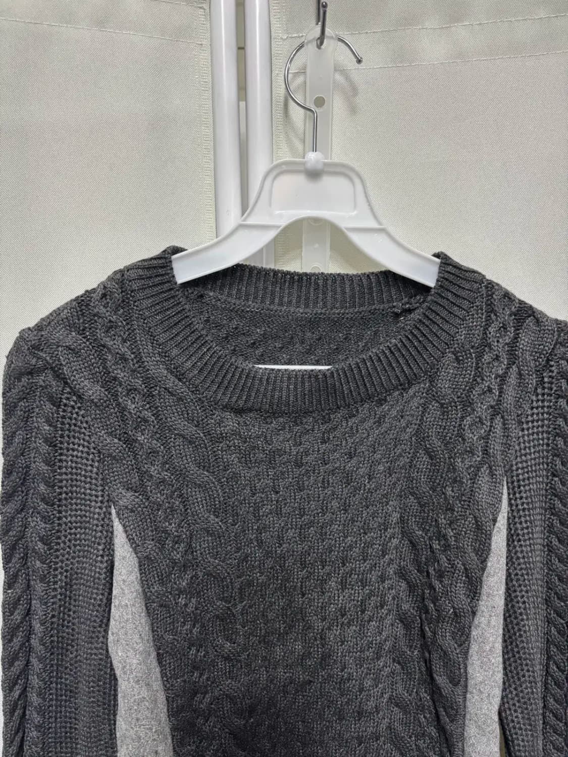 모직 레이어드 라운드 꽈배기 니트 스웨터 상품이미지2