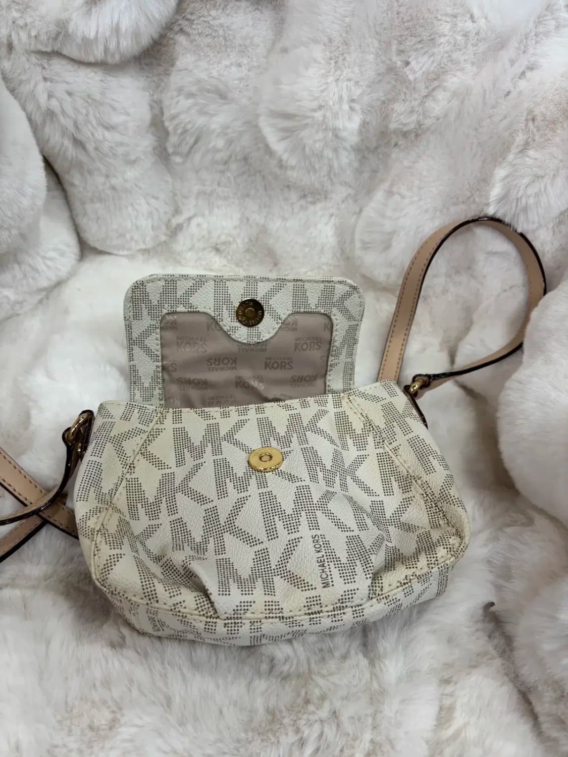 마이클 코어스 시그니처 플랩 크로스 백 상품이미지2