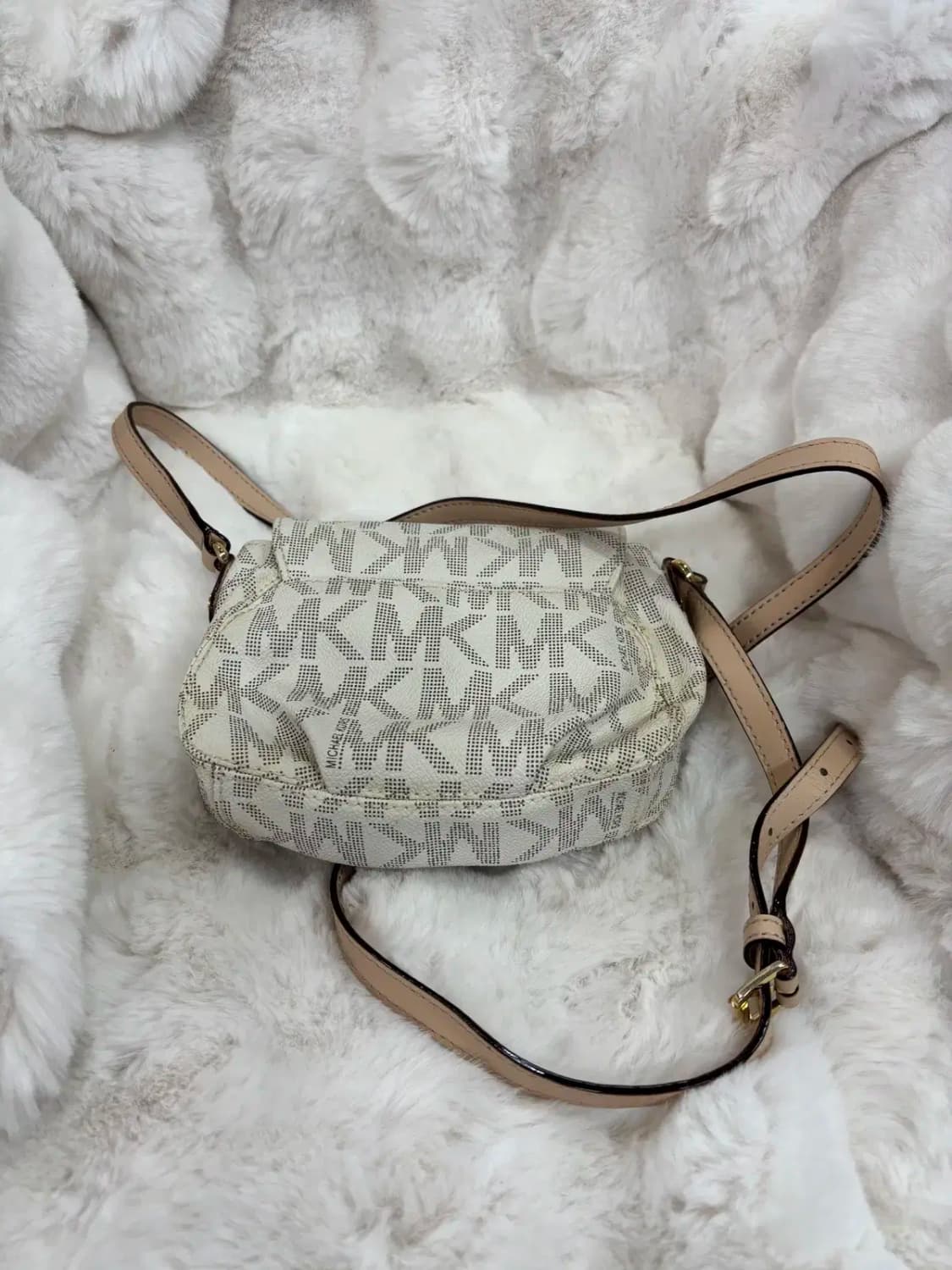 마이클 코어스 시그니처 플랩 크로스 백 상품이미지3