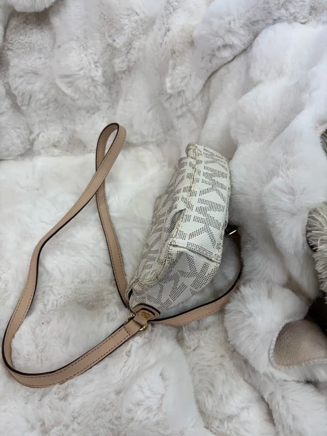 마이클 코어스 시그니처 플랩 크로스 백 상품이미지4