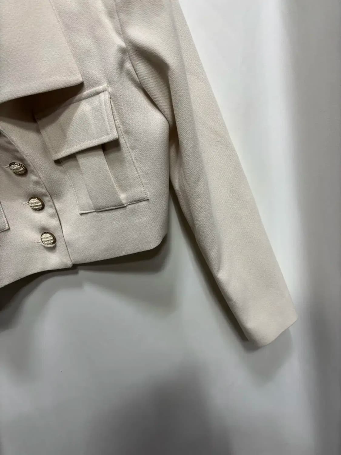 반얀트리 크롭 자켓 상품이미지3