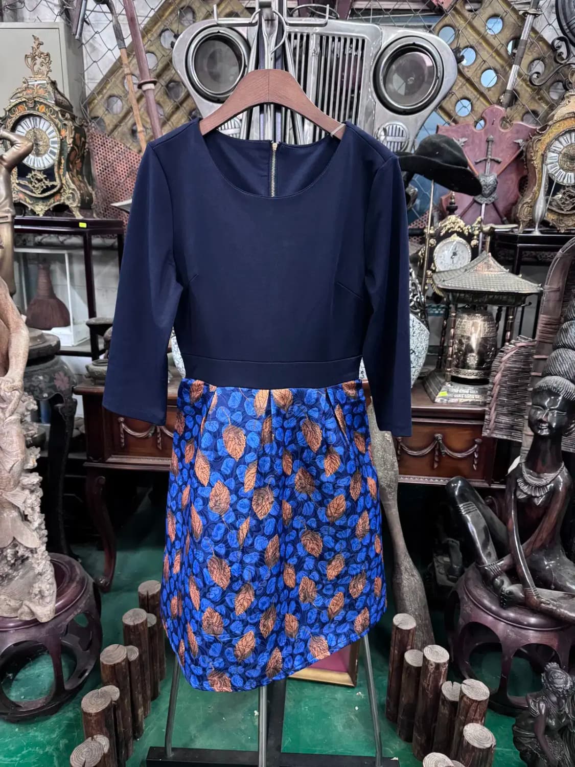 잎사귀 패턴 네이비 블루 필앤플레어 드레스 상품이미지1