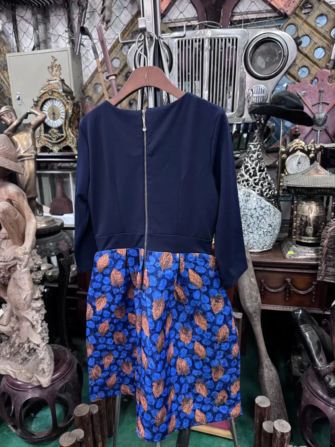 잎사귀 패턴 네이비 블루 필앤플레어 드레스 상품이미지3