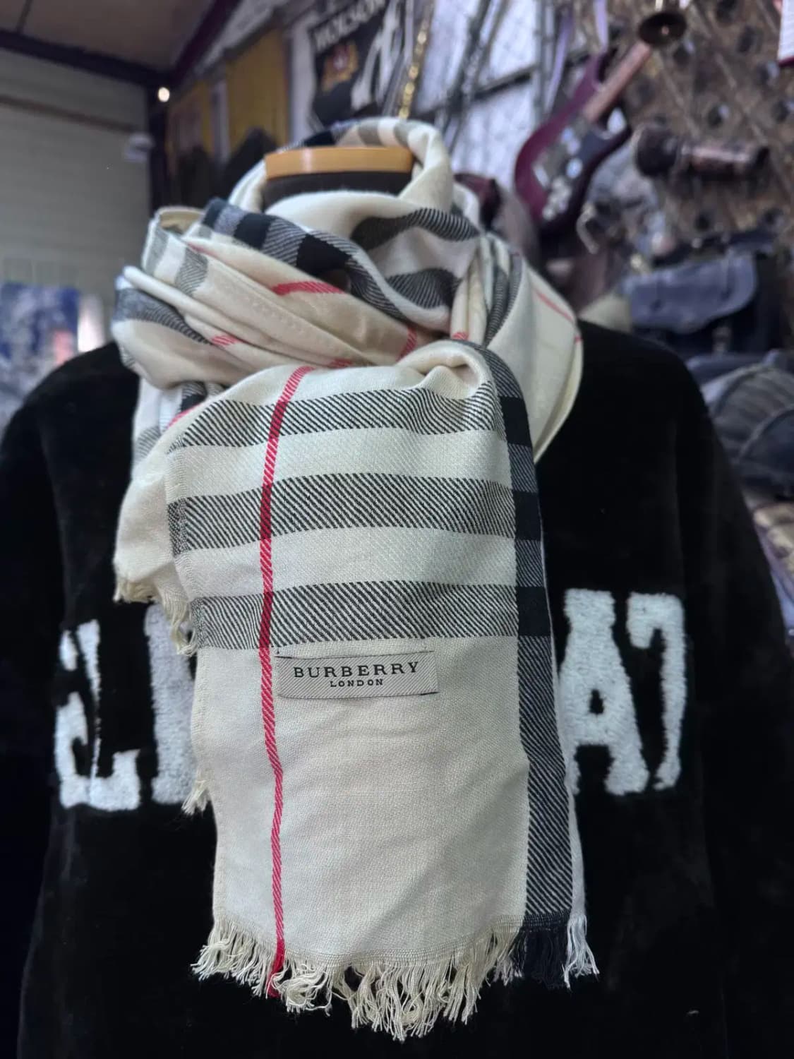 버버리(Burberry) 클래식 체크 캐시미어 스카프 상품이미지3