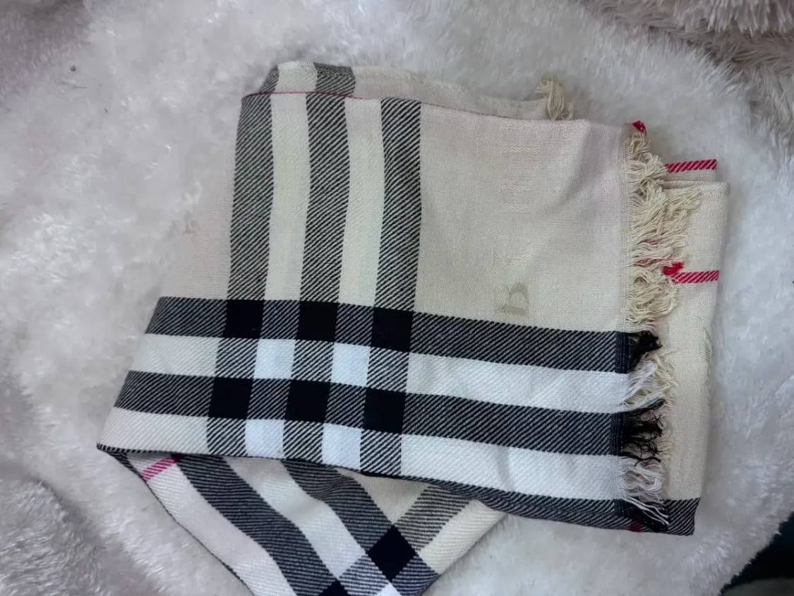 버버리(Burberry) 클래식 체크 캐시미어 스카프 상품이미지4