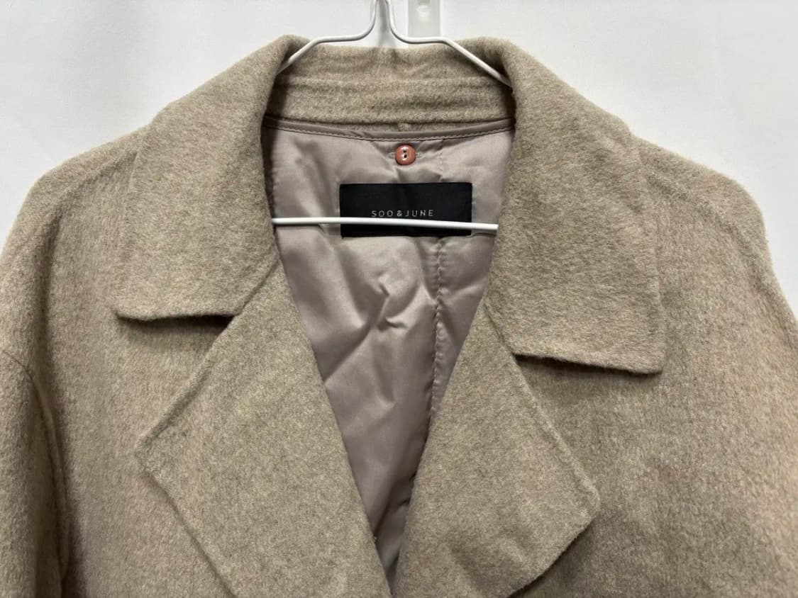 수앤준 탈부착 내피 베이지 롱 코트 상품이미지2