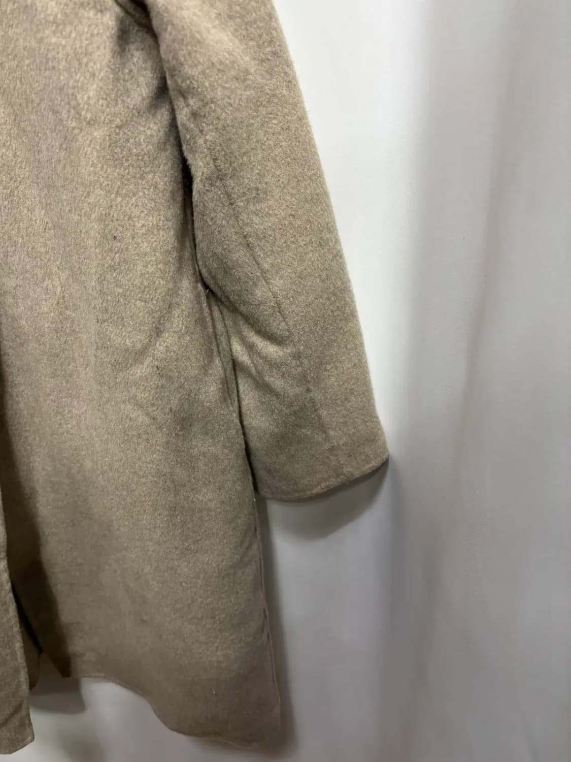 수앤준 탈부착 내피 베이지 롱 코트 상품이미지3