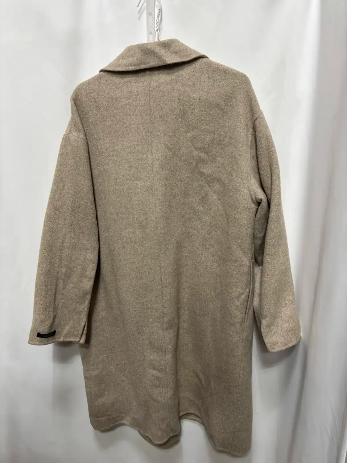 수앤준 탈부착 내피 베이지 롱 코트 상품이미지4