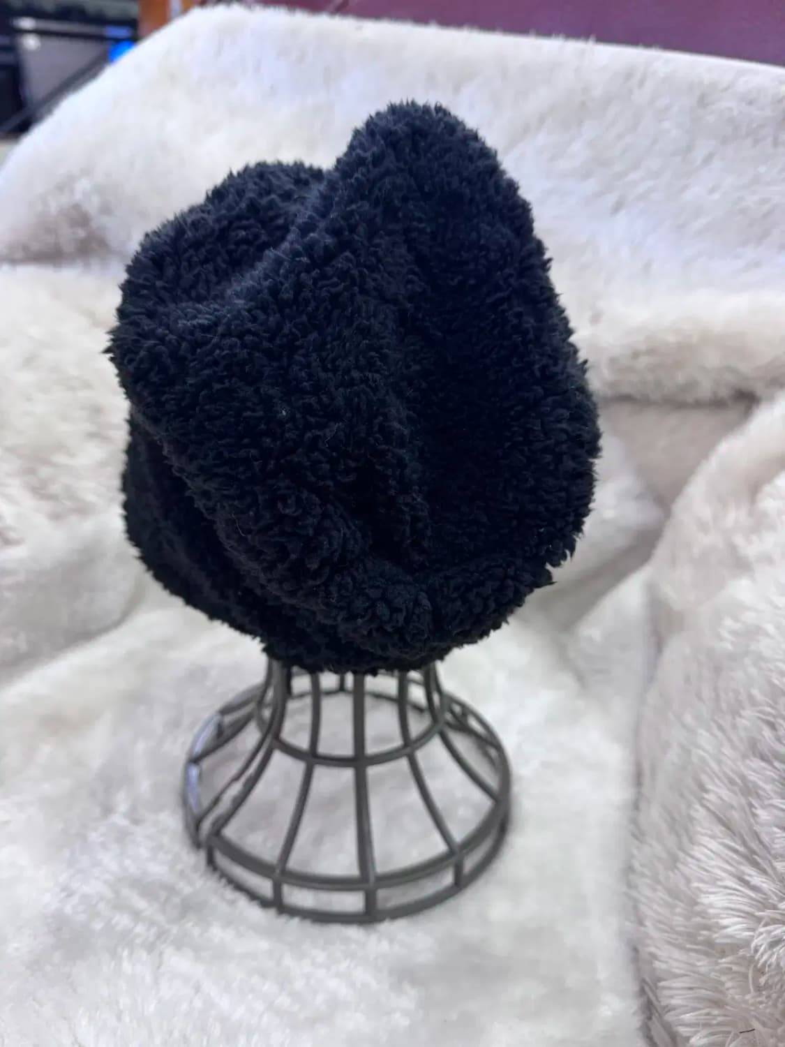 루이까스텔 블랙 털모자 화이트 자수캠 상품이미지3