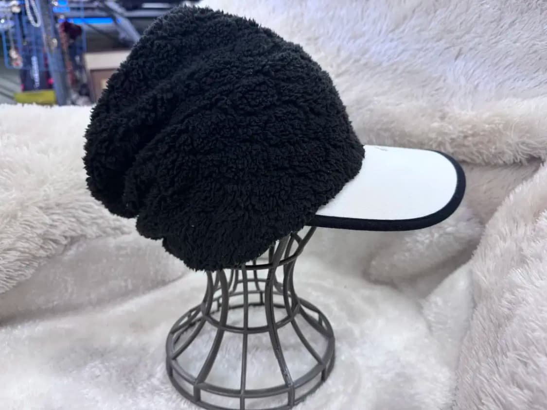 루이까스텔 블랙 털모자 화이트 자수캠 상품이미지4