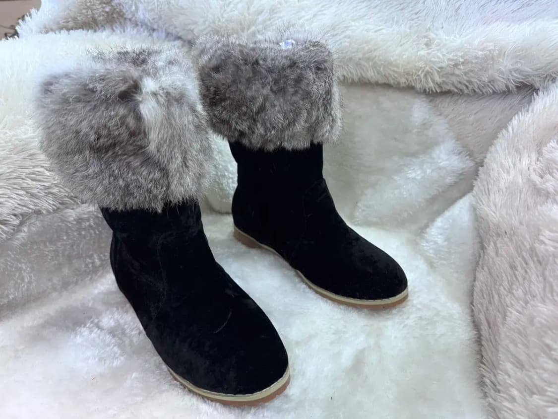 블랙 스웨이드 그레이 퍼 트리밍 여성 부츠 상품이미지4