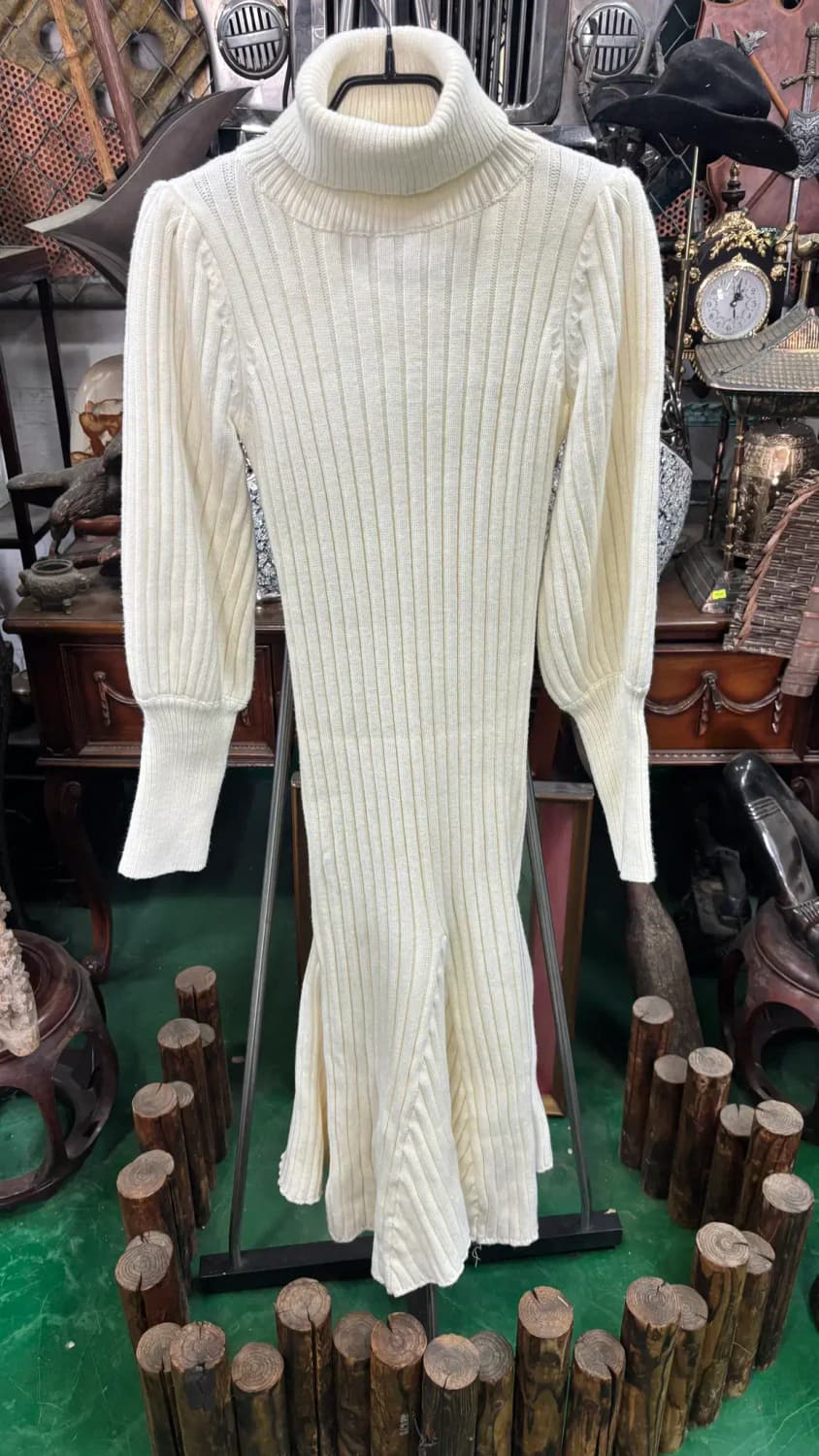 아이보리 터틀넥 퍼프 소매 골지 니트 롱 원피스 상품이미지1