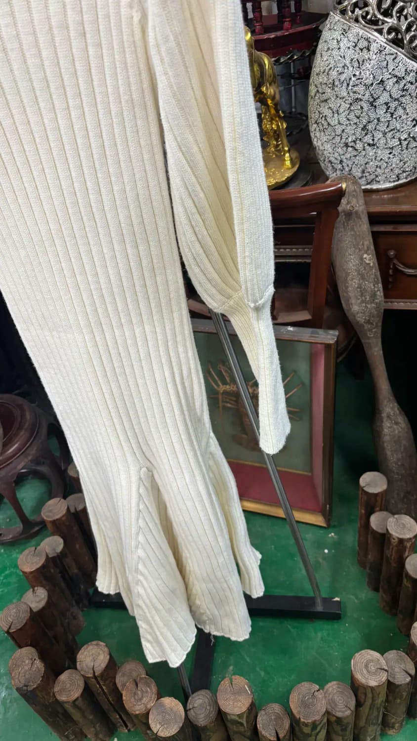 아이보리 터틀넥 퍼프 소매 골지 니트 롱 원피스 상품이미지3