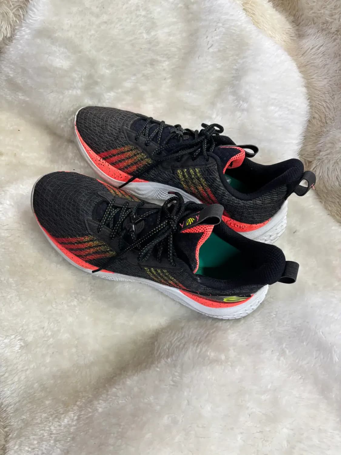 언더아머 커리 플로우 10 아이언 샤프닝스 아이언 농구화 상품이미지2