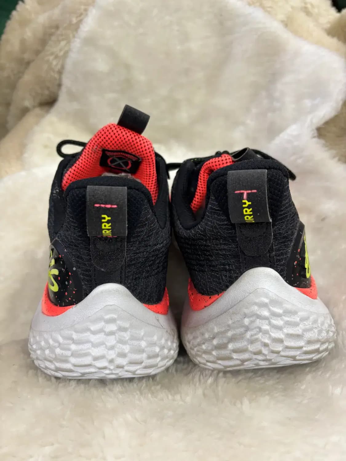 언더아머 커리 플로우 10 아이언 샤프닝스 아이언 농구화 상품이미지3