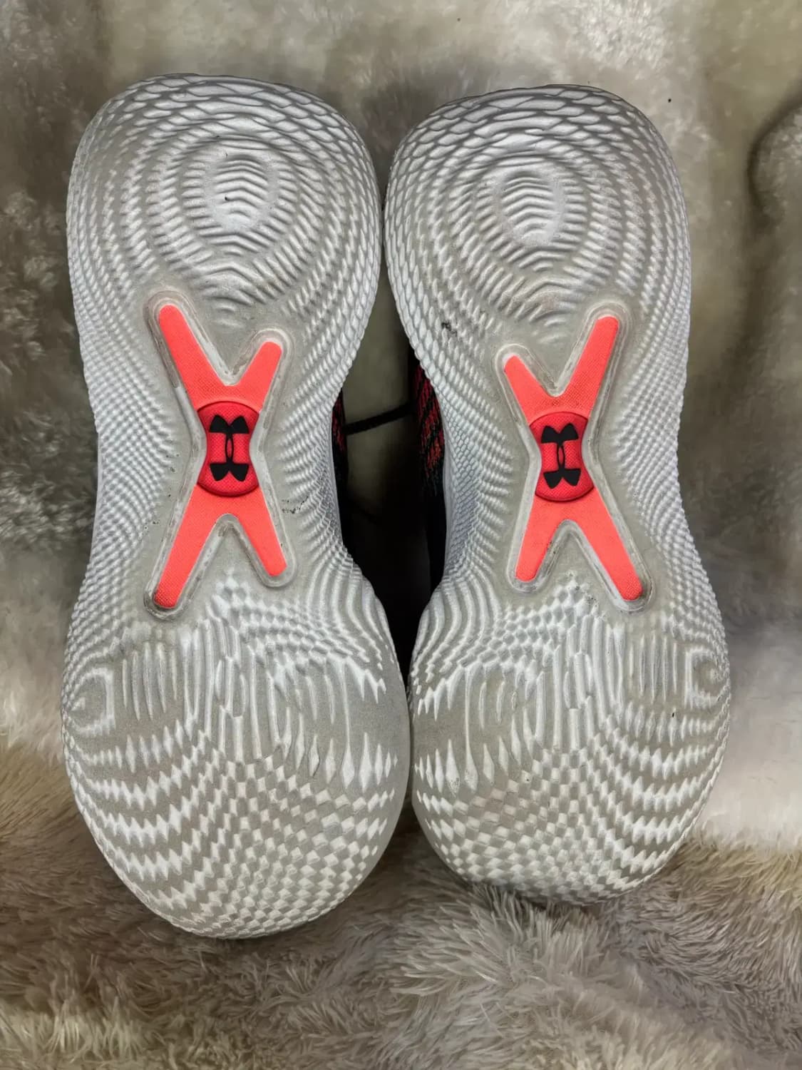 언더아머 커리 플로우 10 아이언 샤프닝스 아이언 농구화 상품이미지5