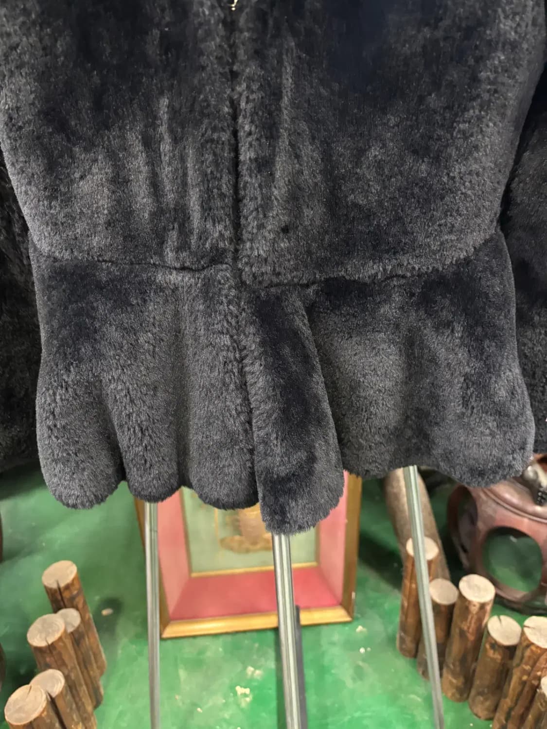 더 카멜 블랙 인조 모피(faux fur) 밑단 셔링 재킷 상품이미지3