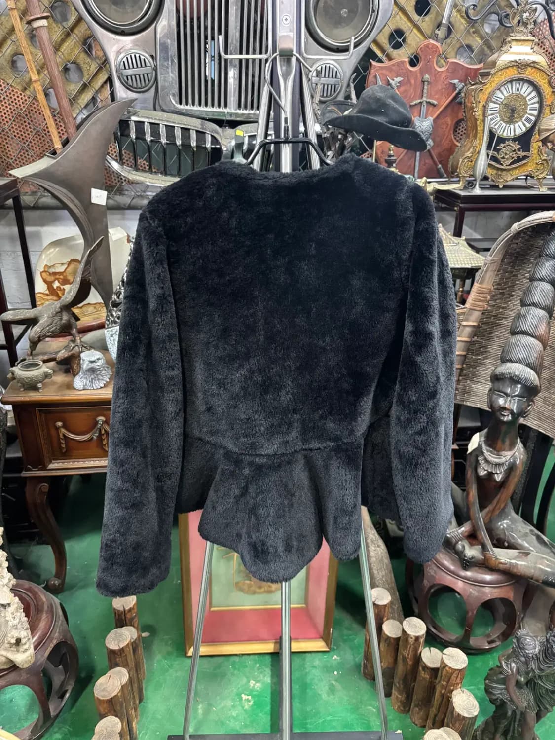 더 카멜 블랙 인조 모피(faux fur) 밑단 셔링 재킷 상품이미지4