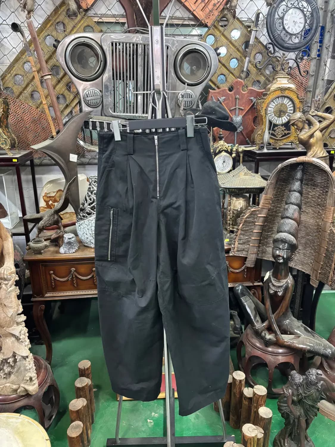 블랙 와이드 레그 지퍼 오버랩 카고 팬츠 상품이미지1