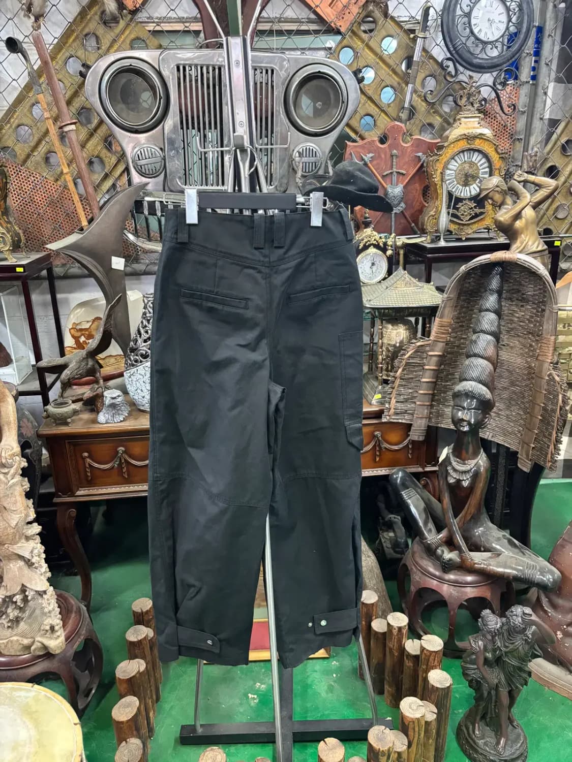 블랙 와이드 레그 지퍼 오버랩 카고 팬츠 상품이미지4