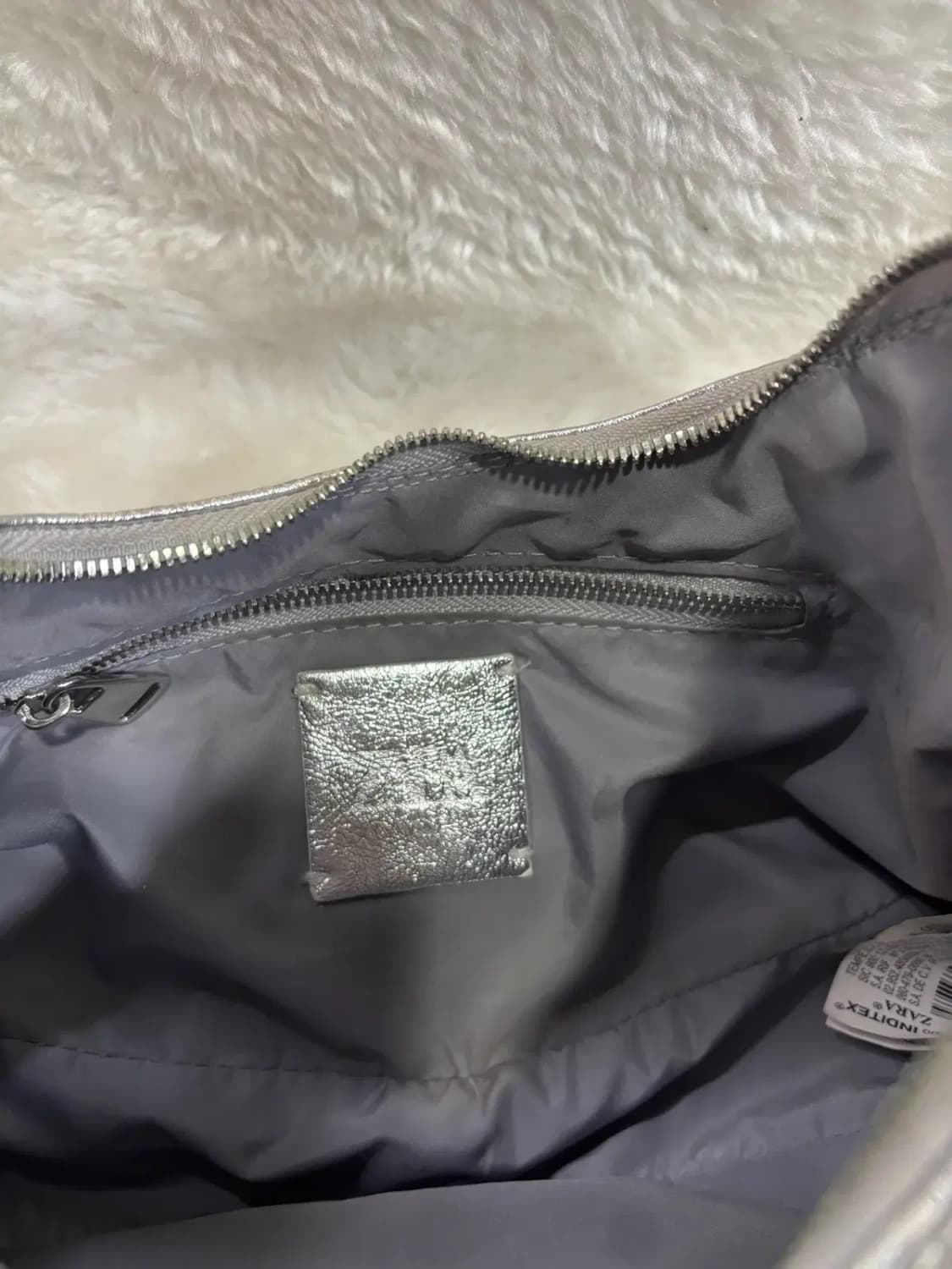 자라(Zara) 오벌 실버 숄더백 상품이미지4