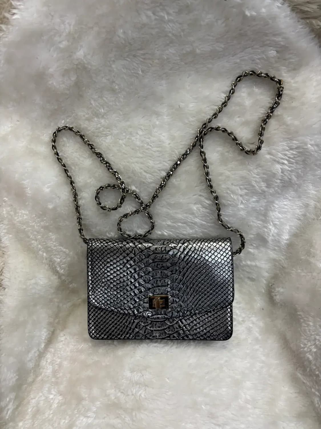 펠레보르사 소가죽 파이톤 패턴 체인 미니 크로스백 상품이미지1