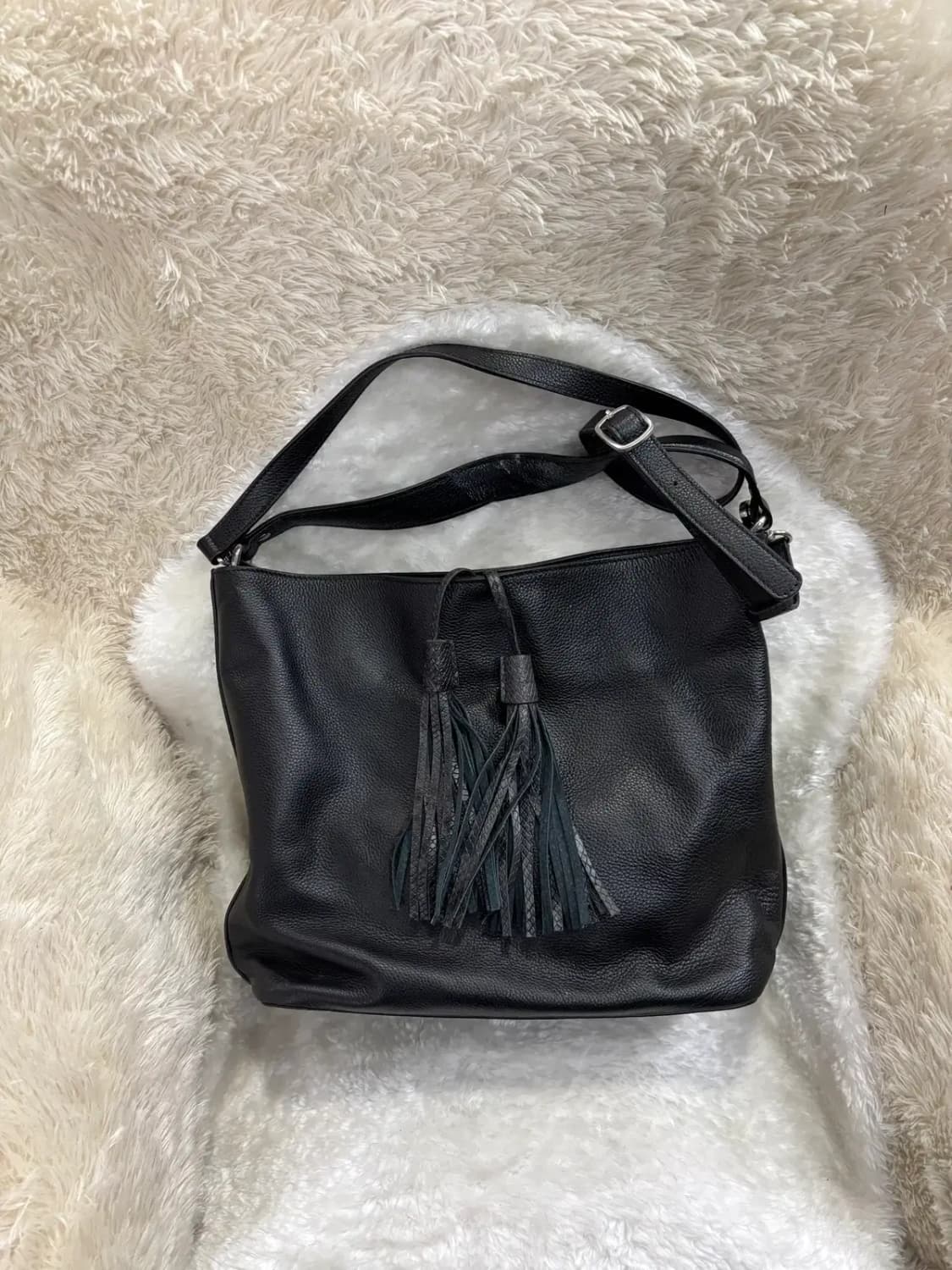 모르간 태슬 가죽 블랙 크로스백 겸 토드백 상품이미지1