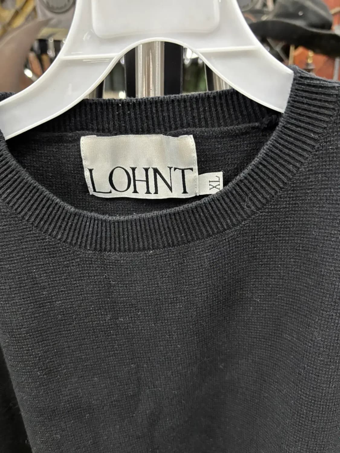 LOHNT (론트) 블랙 니트 스웨터-세탁으로 인한 기장 수축 상품이미지2