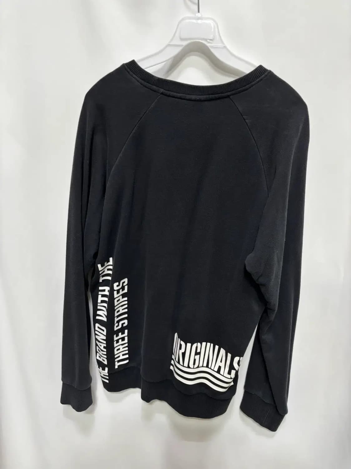 아디다스 패치 로고 블랙 맨투맨 100 상품이미지4