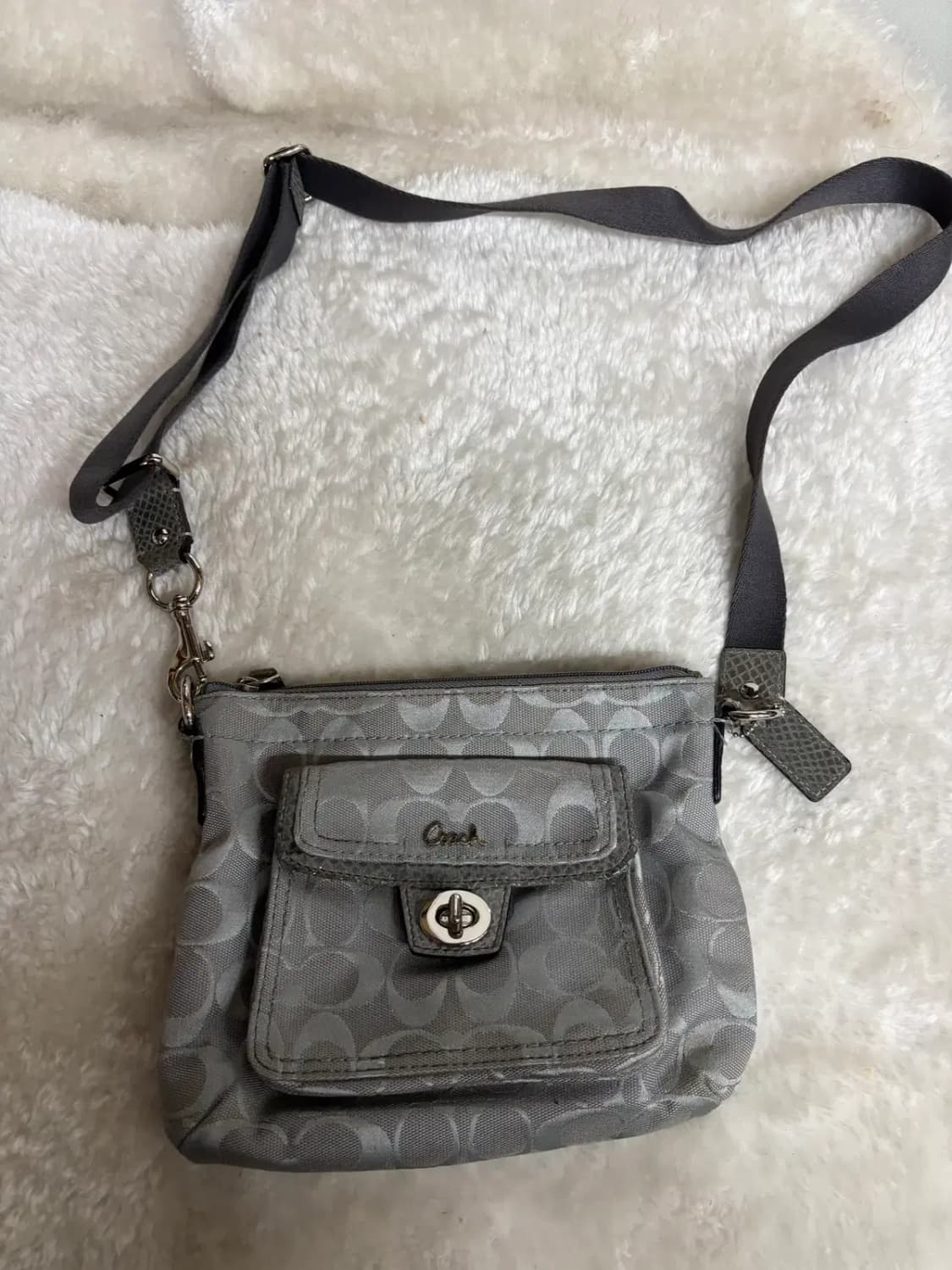 코치 시그니처 페넬로피 턴락 스윙팩 크로스바디 메신저 백 상품이미지1