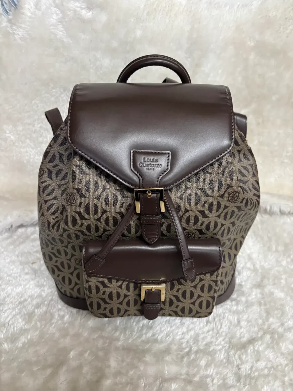 루이까또즈(Louis Quatorze) 모노그램 패턴 백팩 상품이미지1
